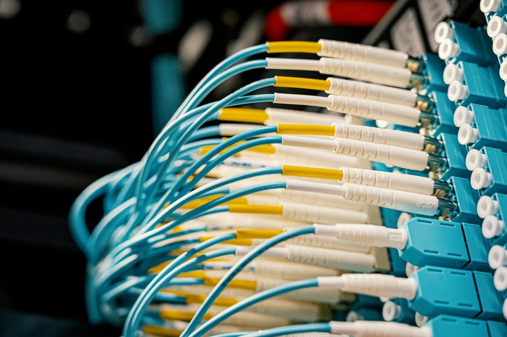 Charter Communications bricht um 26 % ein – verfehlte Quartalszahlen und Kundenflucht schocken Anleger