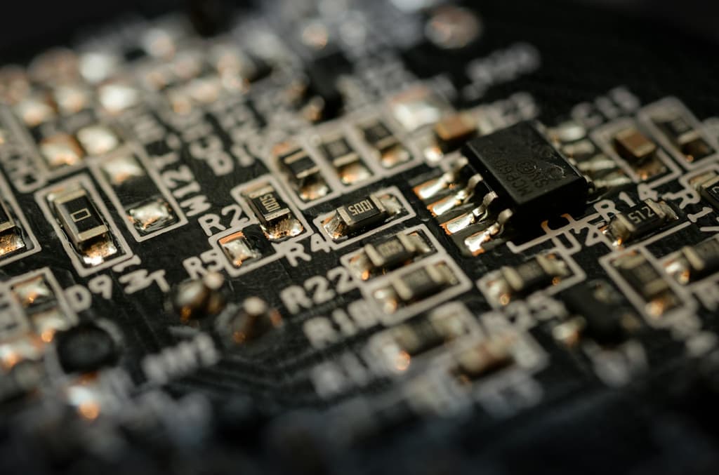 Intel Q1 2026: Breakeven-Kurs und Margendruck – Was morgen wirklich zählt