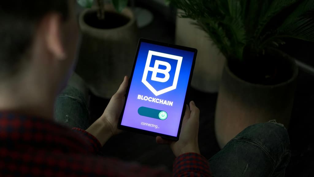 Strategy Inc. (MSTR) springt fast 10% – Bitcoin-Rally und Pre-Earnings-Euphorie beflügeln die Aktie