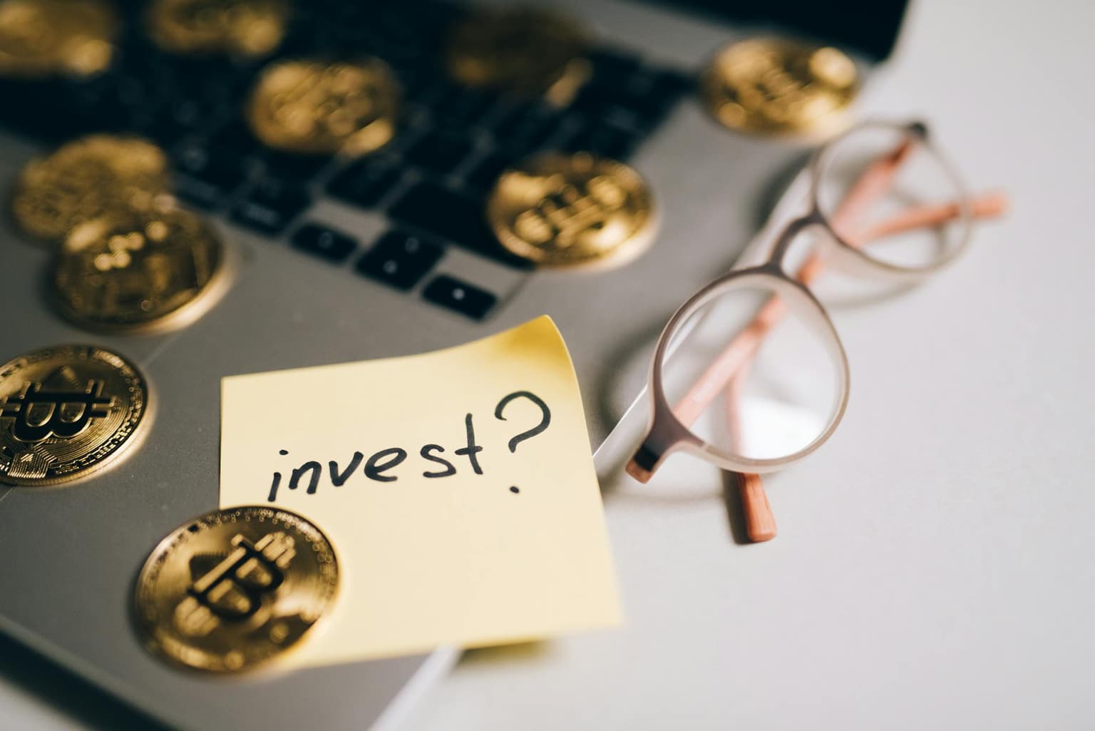 Strategy Inc. (MSTR) springt über +11 % – Bitcoin-Rally und Earnings-Erwartungen treiben den Kurs