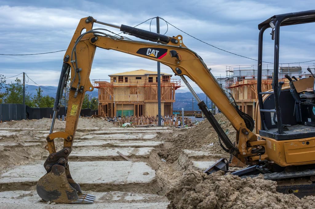 Zinsdruck und FTC-Untersuchung belasten Caterpillar stärker als den Gesamtsektor