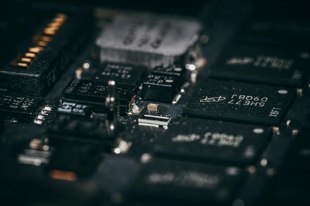 Qualcomms schwache Q3-Guidance hallt nach — der Markt glaubt dem KI-Pivot noch nicht