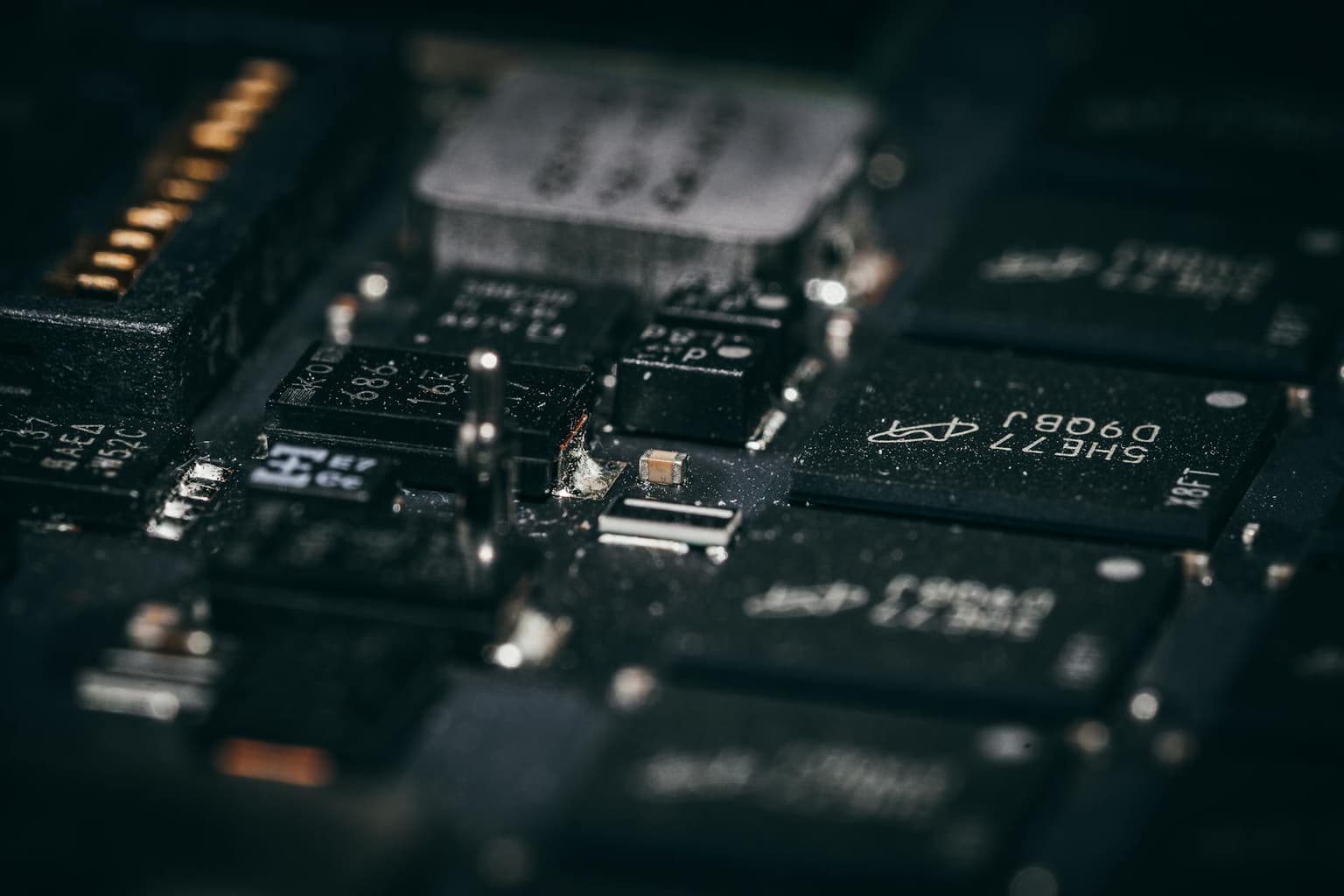 Qualcomms schwache Q3-Guidance hallt nach — der Markt glaubt dem KI-Pivot noch nicht
