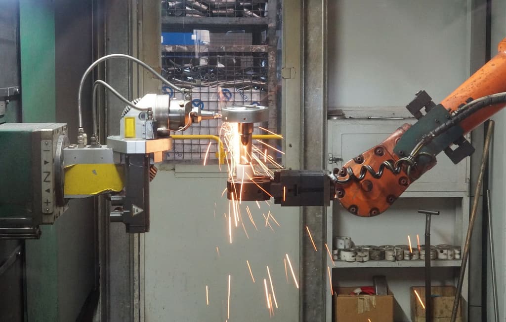Delta Electronics mit KGV 168 — und Deere steht exakt am Sektor-Median: Was erklärt den Abstand?