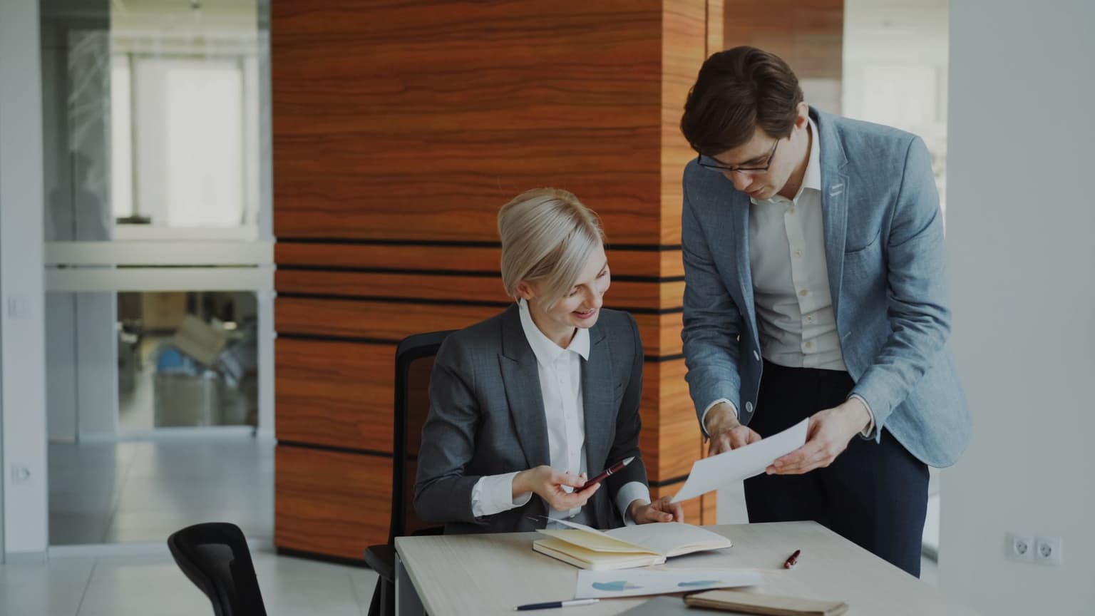 Monness stuft Workday auf Buy — doch Gründer Duffield verkauft weiter für Millionen