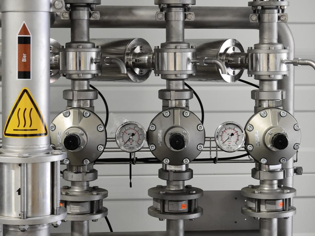 Warburg Research senkt das Kursziel auf 1.050 Euro, aber Berenberg hält an 1.300 Euro fest