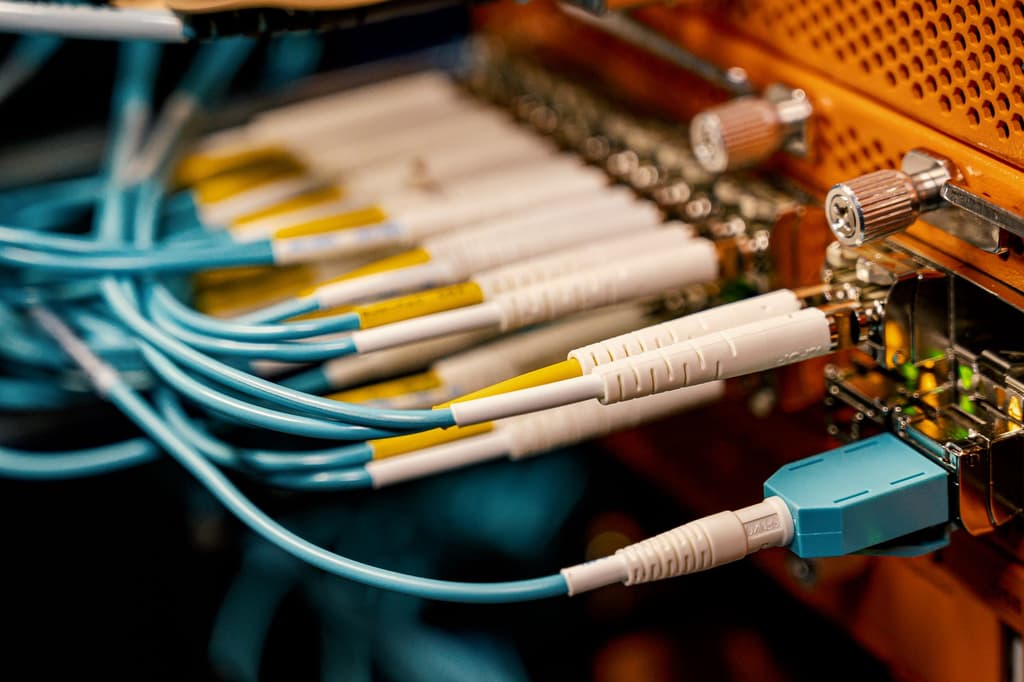 FCC-Entwurf gegen chinesische Transceiver gibt Lumentum Pricing-Power — doch das Kursziel von 1.000 USD war schon vor dem Policy-Schub gesetzt