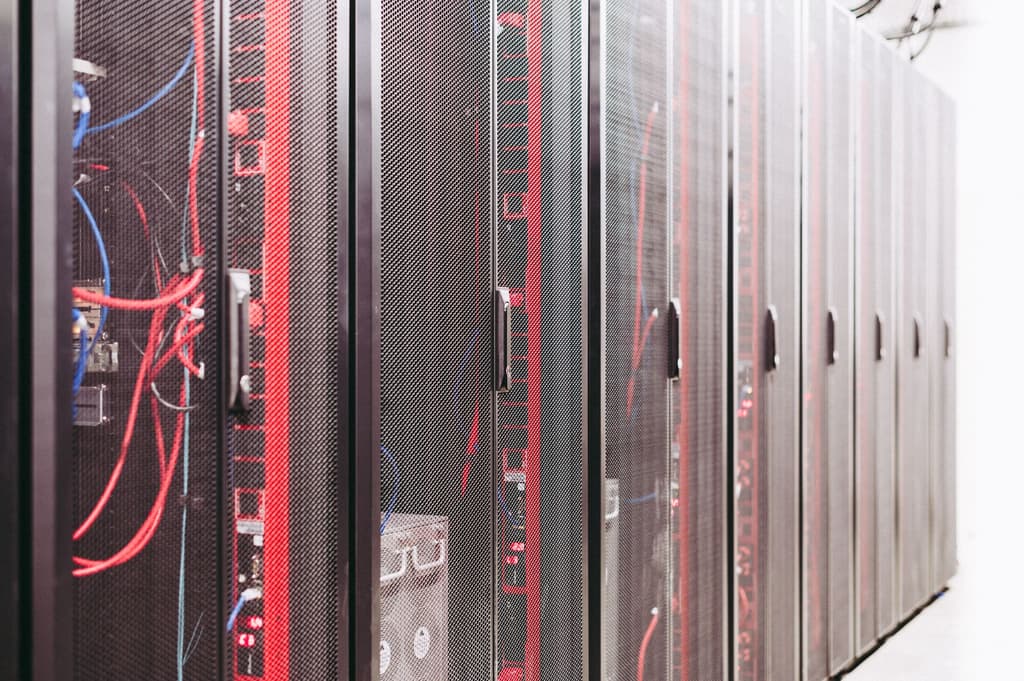 EPS-Konsens 0,99 USD, Kursziel 130 USD — kann Cisco die AI-Nachfrage in echtes Wachstum übersetzen?