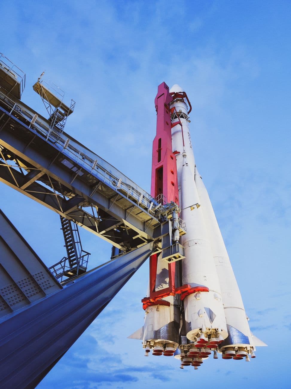 Kann der Jefferies-Buycall mit Ziel 280 EUR die technische Abwärtsdynamik bei OHB stoppen, bevor die 190-EUR-Zone bricht?