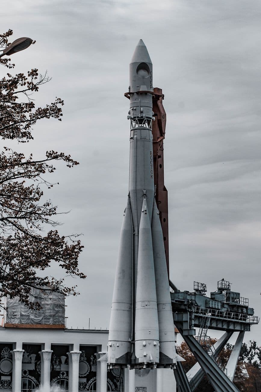 Cantor Fitzgerald sieht 122 US-Dollar Kursziel für Rocket Lab — doch die Iridium-Übernahme wirft Fragen zur Verwässerung auf