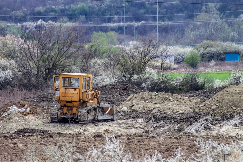 Zacks-Herabstufung auf Hold trifft Caterpillar bei KGV von 37