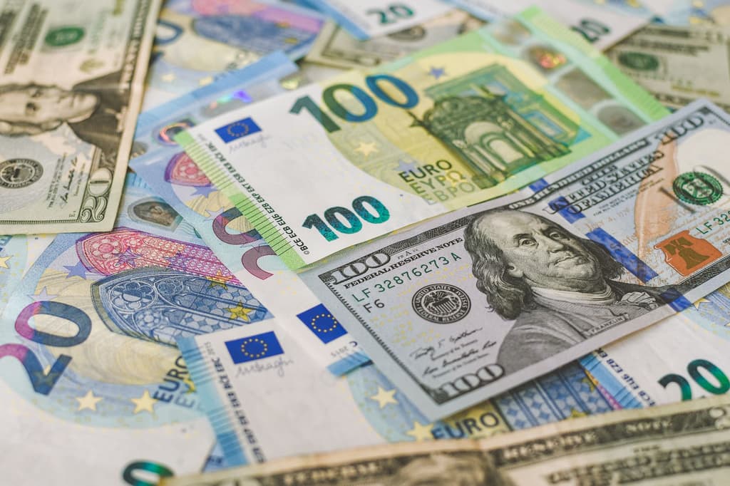 ISM Services bei 55,7, PPI-Sprung auf 8,3 % — lesen EZB und Fed dieselben Daten?