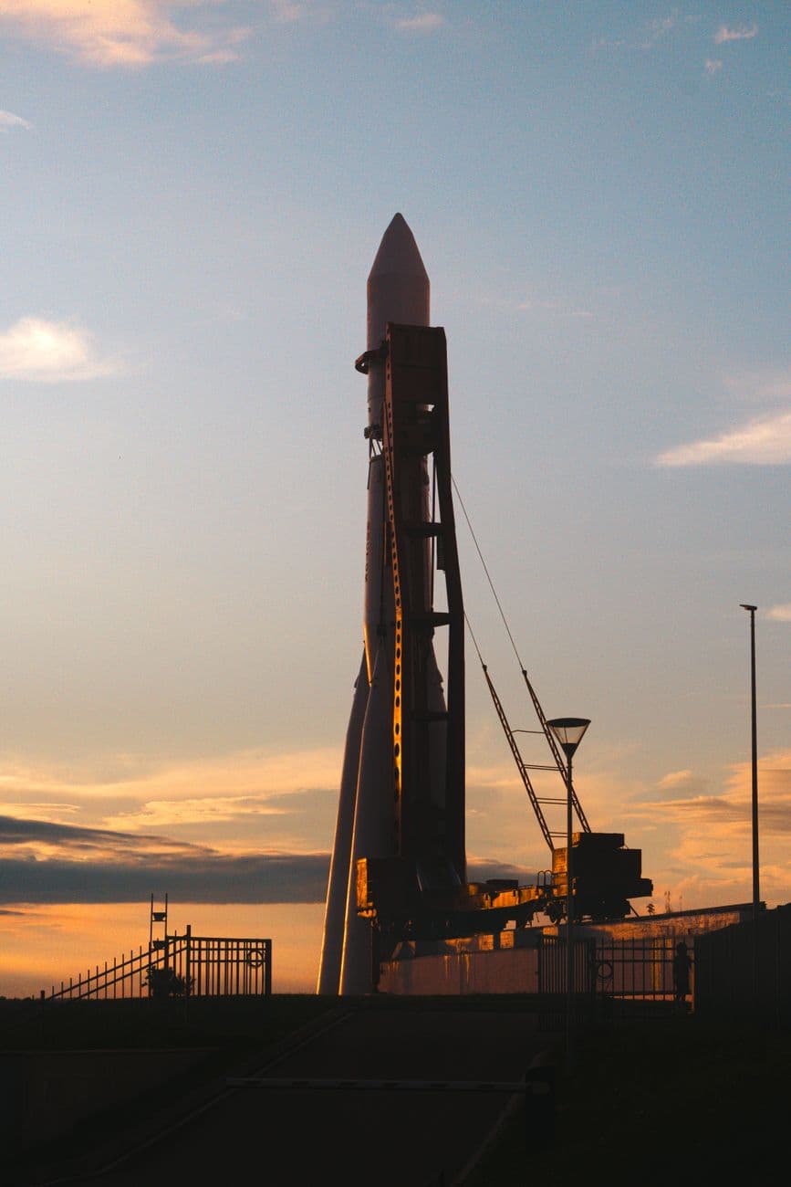 Analysten halten an Buy-Ratings fest, aber Neutrons Verschiebung auf 2027 kostet Rocket Lab drei Quartale Wachstum