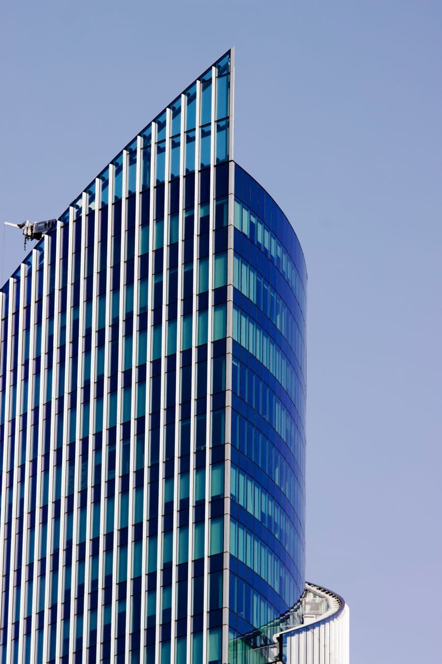 EPS-Konsens 2,65 USD, Oppenheimer-Downgrade, bullischer Makro-Ausblick: Passt das zusammen?