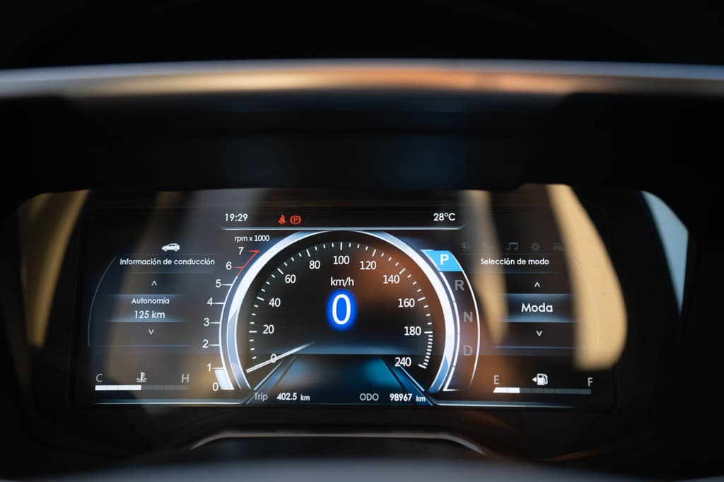Kann Tesla die KI-Investitionsstory glaubwürdig halten, wenn die operative Marge auf 1,4 Prozent gefallen ist?