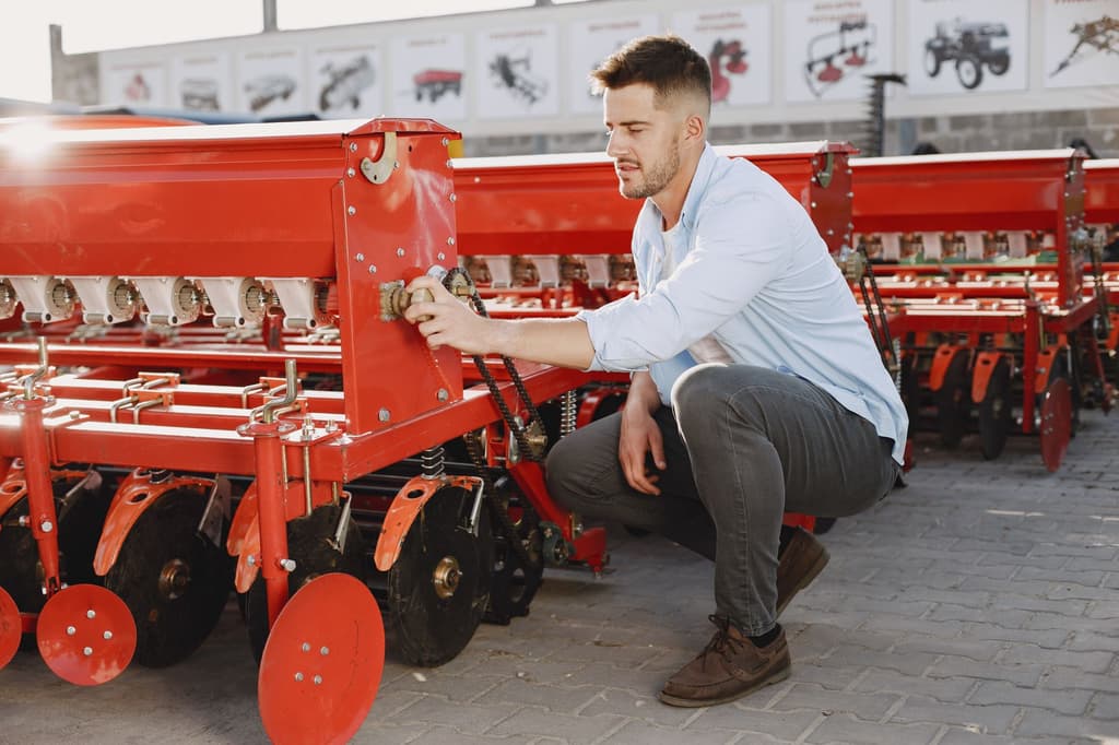 Deere sitzt exakt am Sektor-Median — aber Delta Electronics kostet viermal so viel: Wer hat hier die bessere Rechnung?